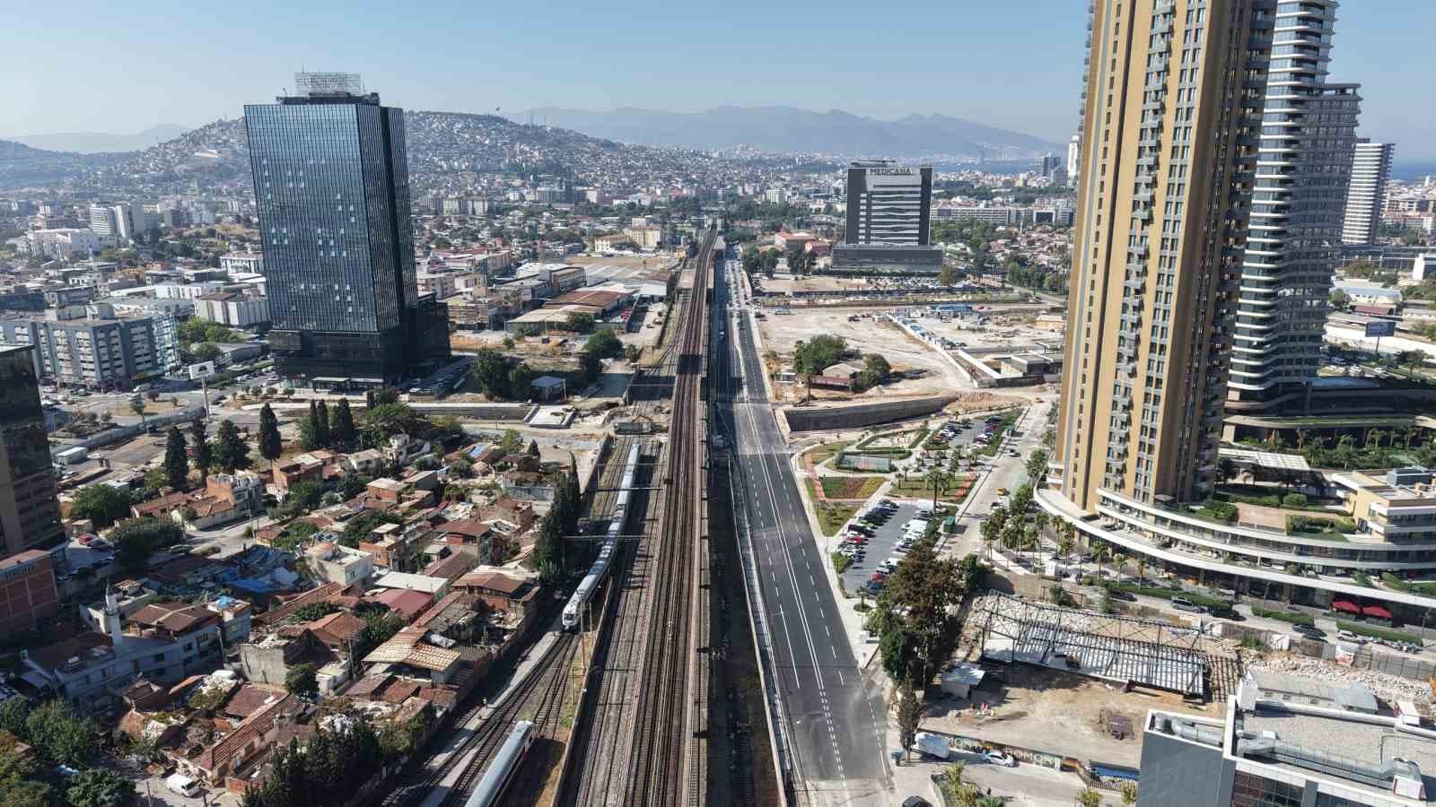İzmir’de Büyük Karayolu Projesi, El Emeğiyle İlerliyor: Trafik Yoğunluğunu Azaltma Hedefi
