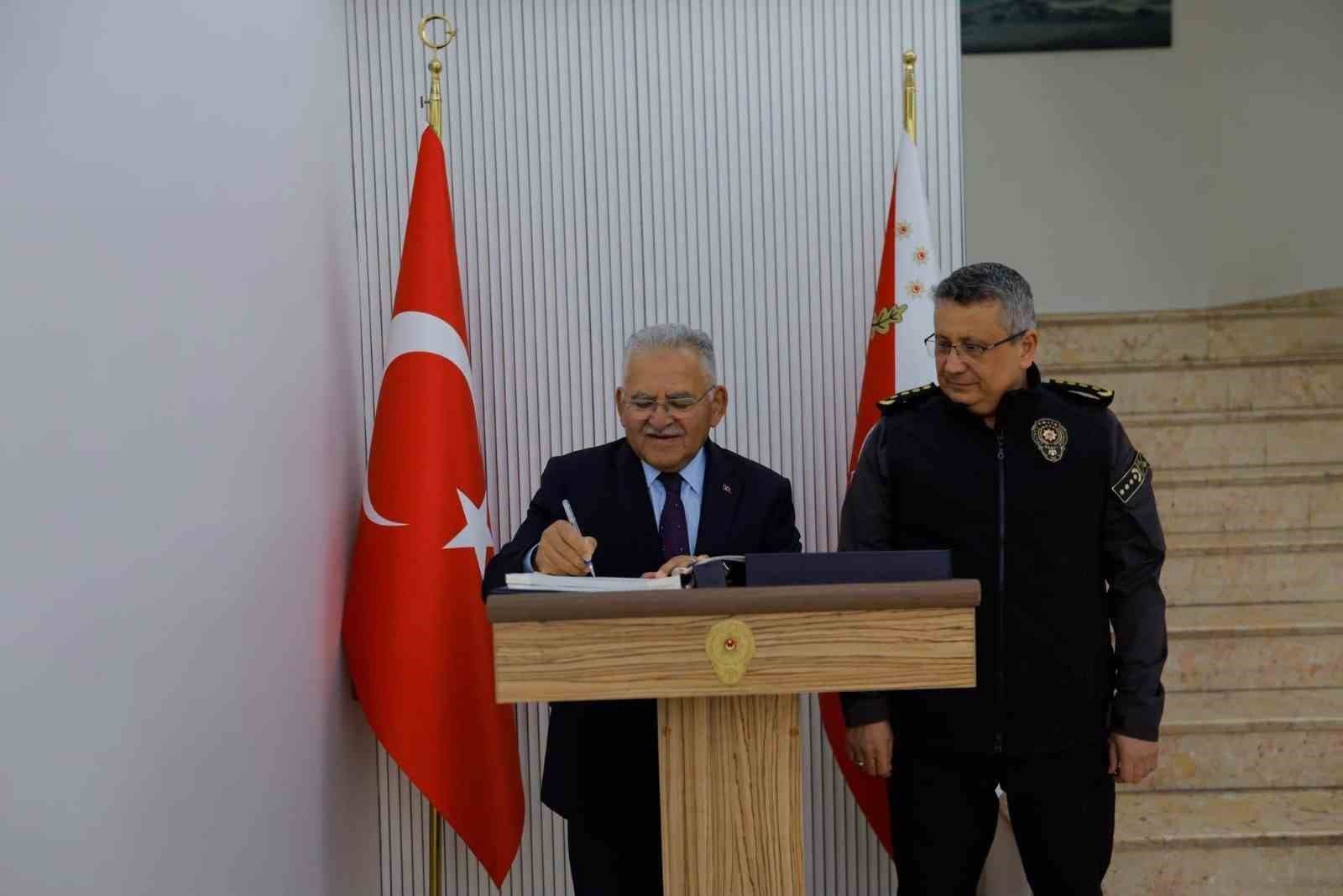 Büyükşehir Belediye Başkanı Büyükkılıç, Yeni İl Emniyet Müdürü Sinan Ergen’i Ziyaret Etti