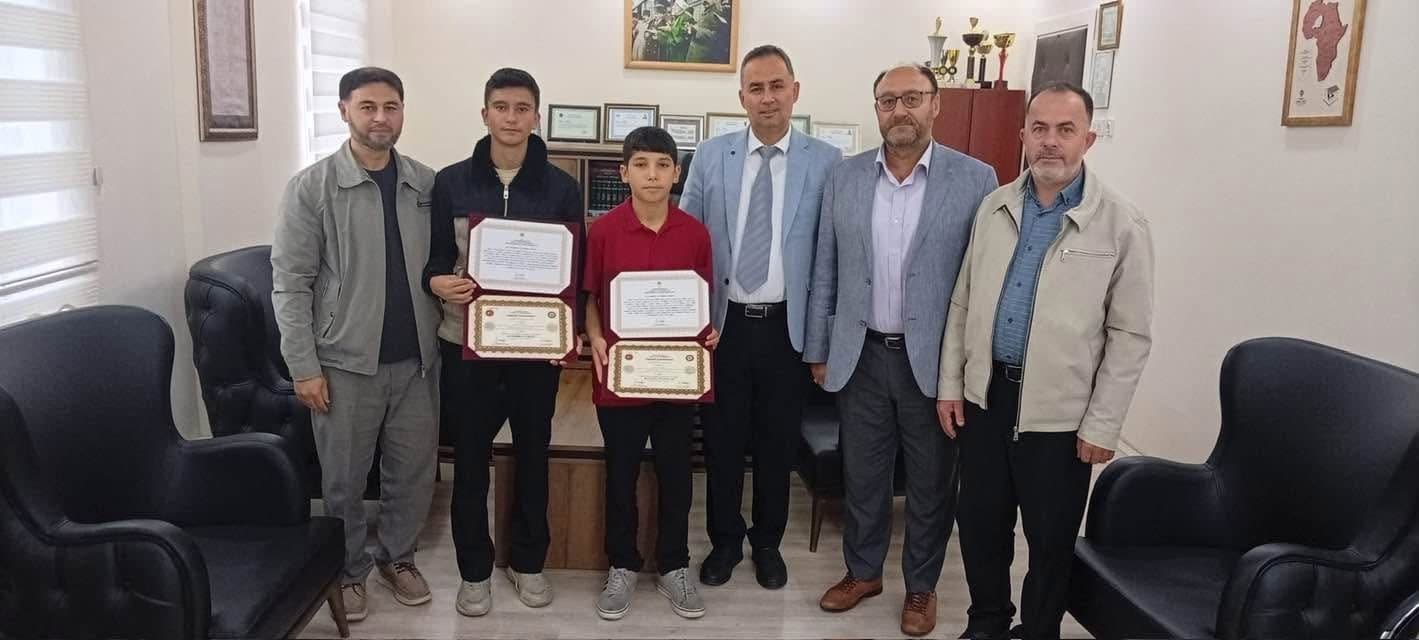 Bolvadin'de İki Öğrenci Hafızlık İcazet Belgelerini Aldı