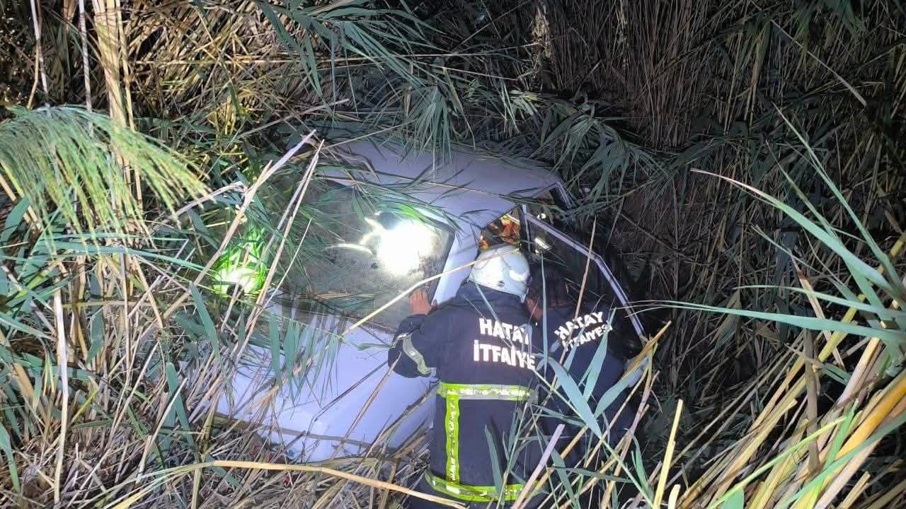 Kırıkhan'da Otomobilin Sulama Kanalına Düşmesi Sonucu Sürücü Yaralandı
