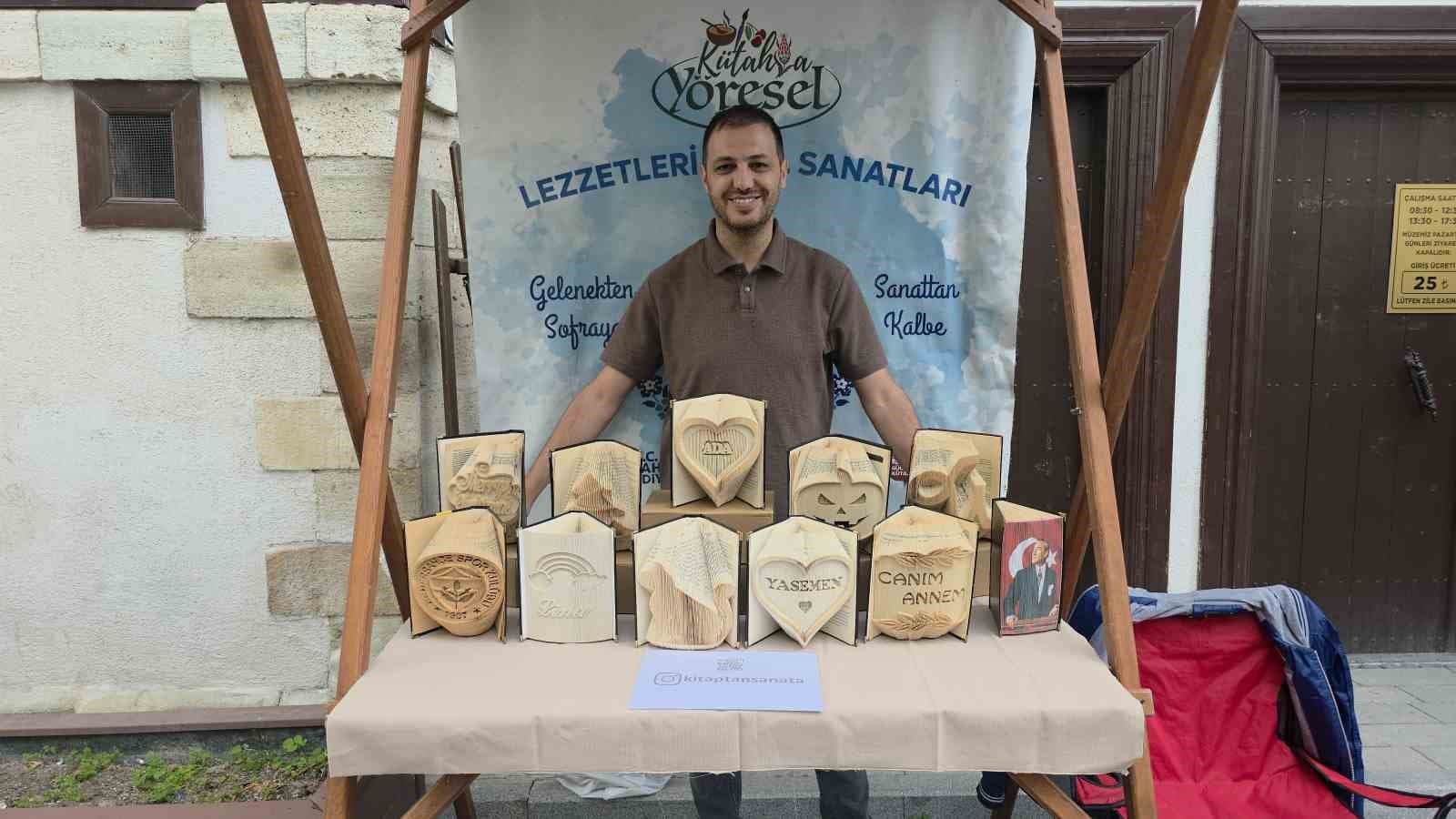 Kütahya'da Hurda Kitaplar Sanat Eserine Dönüşüyor