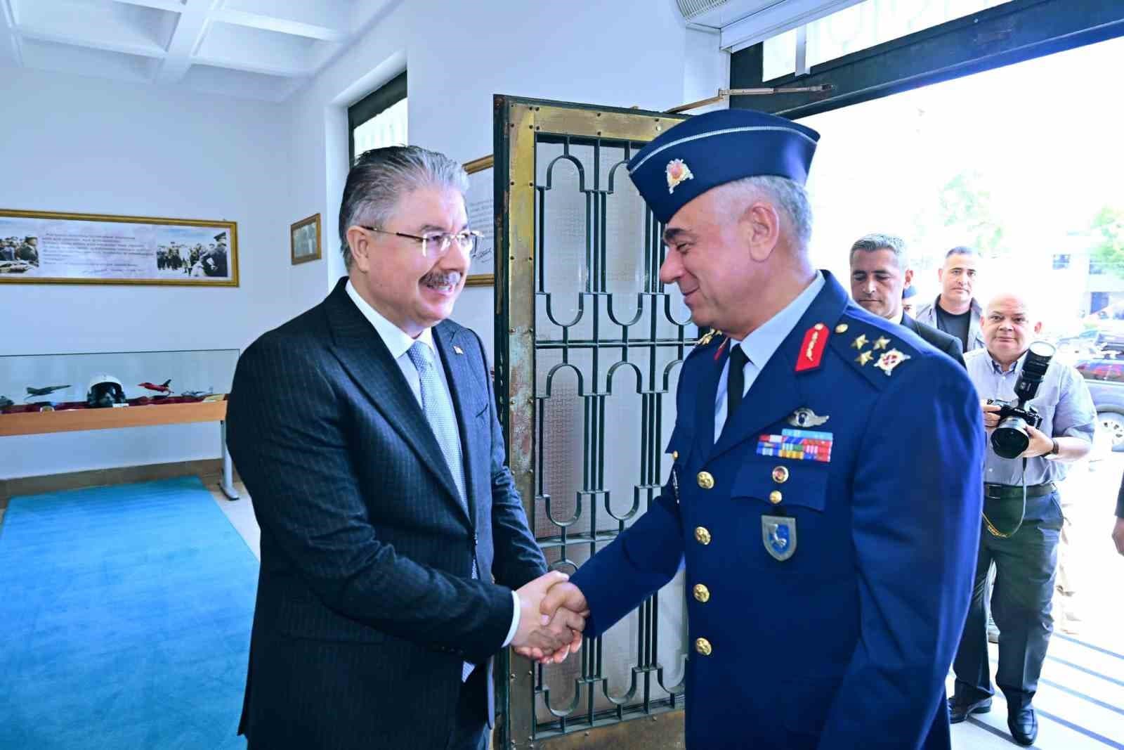 Hava Korgeneral Erdoğan Gür, Eskişehir Valisi Dr. Erdinç Yılmaz'ı Ziyaret Etti