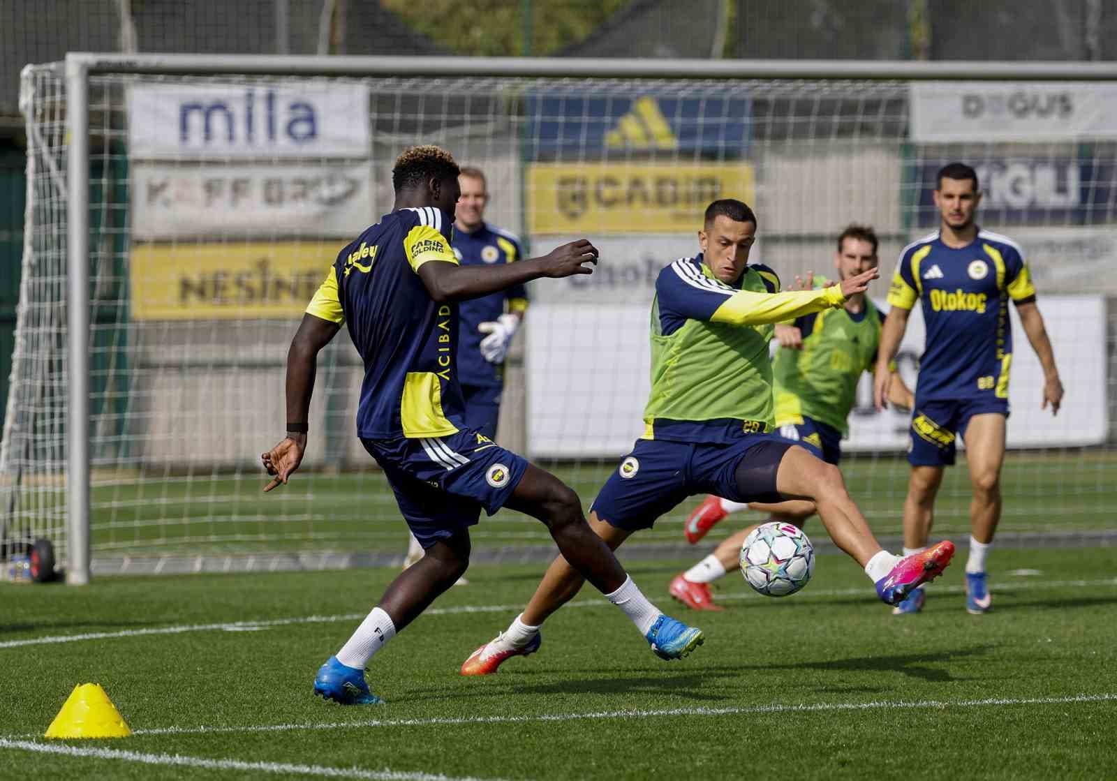 Fenerbahçe, Aston Villa karşılaşması öncesi hazırlıklarını sürdürüyor