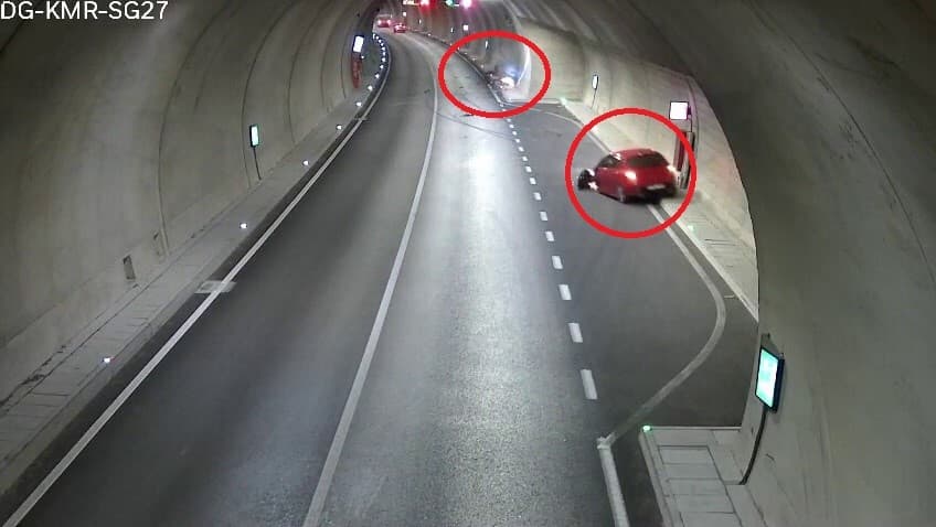 Kaza Kamerada: Karşı Şeritten Çıkan Otomobil Motosiklete Çarptı, Bir Kişi Hayatını Kaybetti