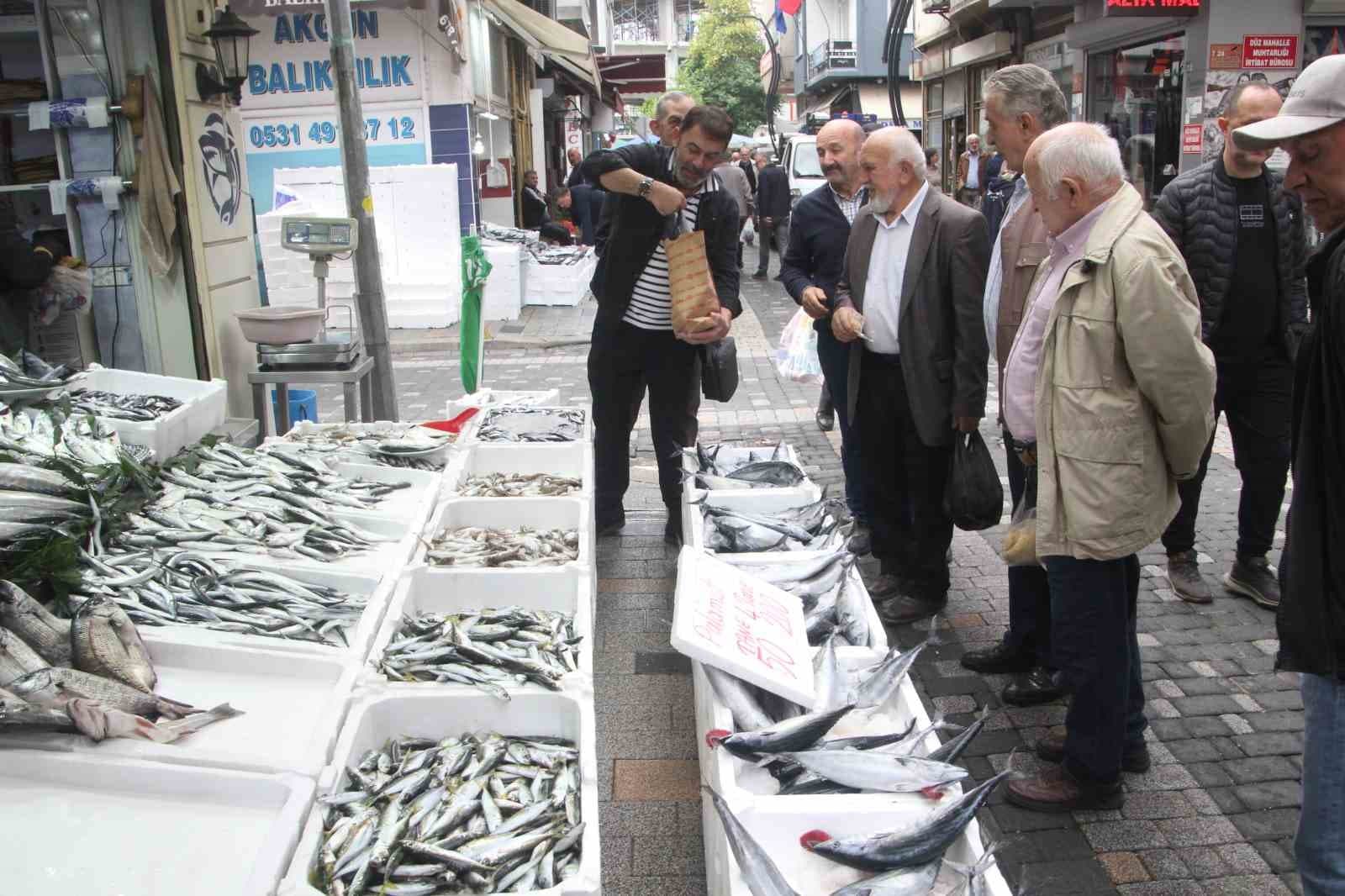 900 Gramlık Palamut 50 TL: Karadeniz'de Bolluktan Beslenen Vatandaşlar