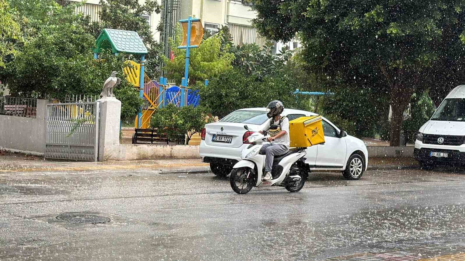 Alanya'da Şiddetli Sağanak Yağış Etkili Oldu
