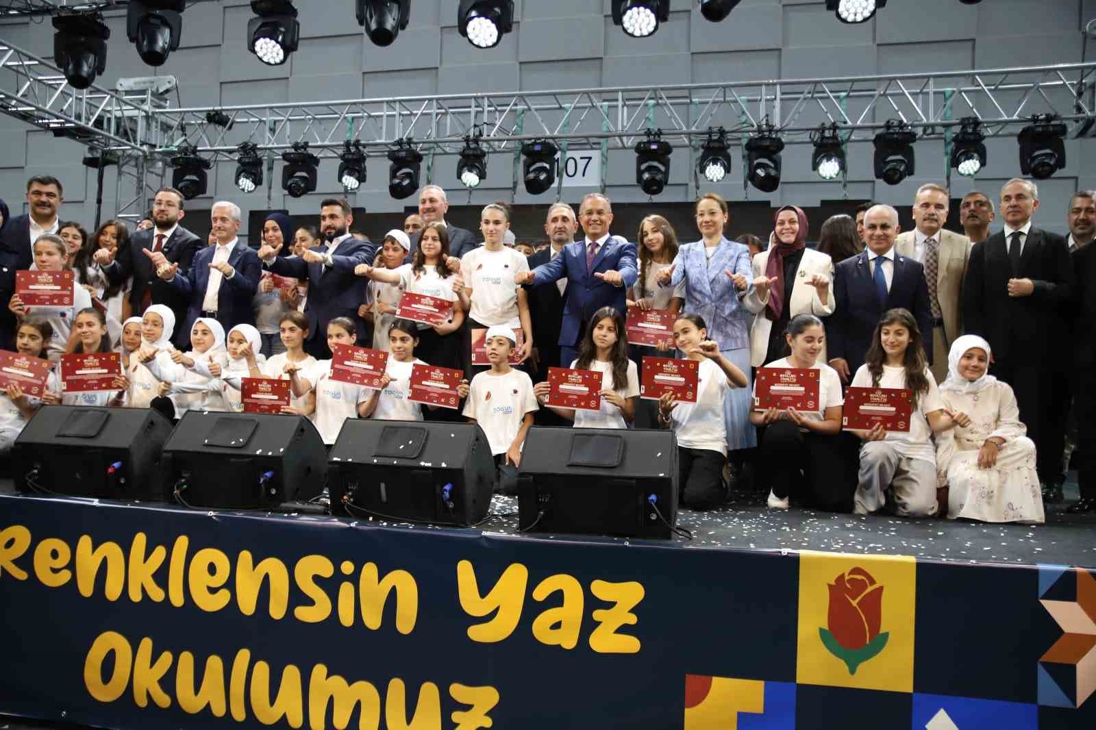 Gaziantep'te TÜGVA Yaz Okulu, Altı Haftalık Eğitim ve Kapsamlı Kapanışla Tamamlandı