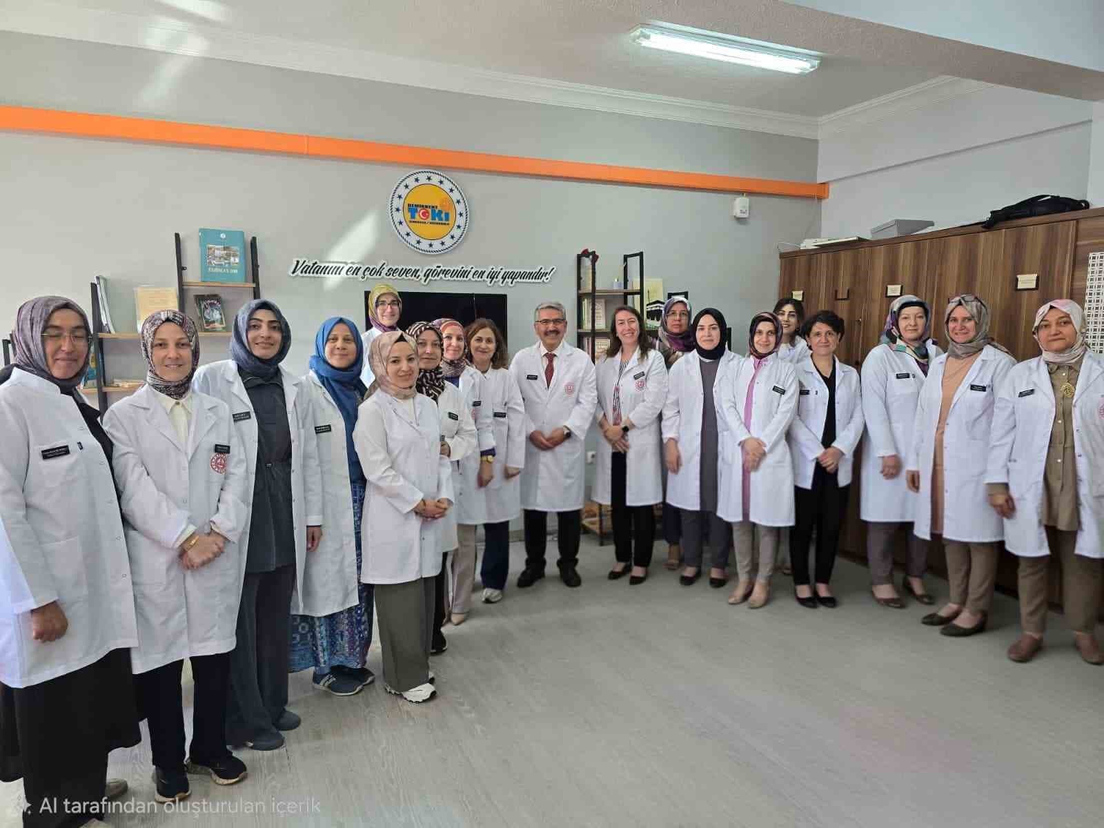 Erzincan'da Öğretmenlere Destek Amaçlı İsimlik Takdimi