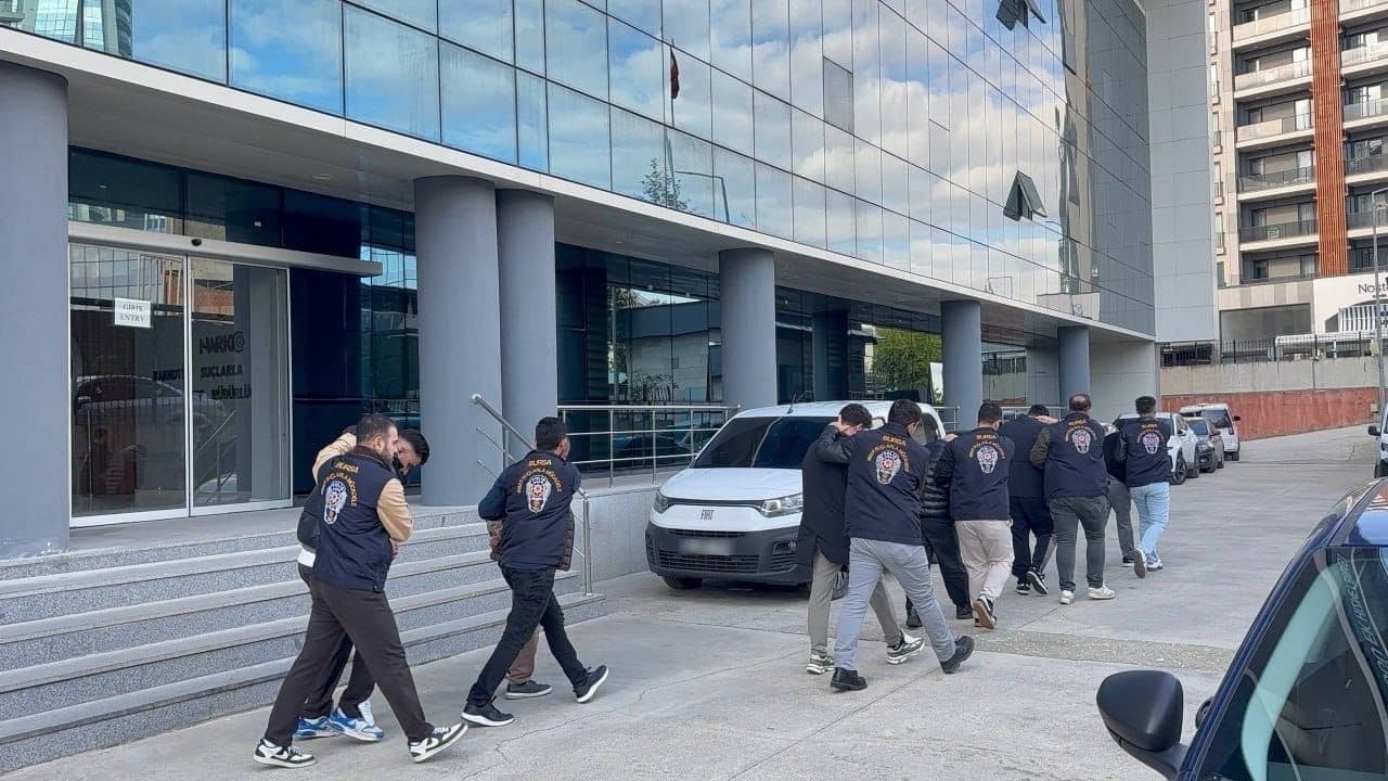 Bursa'da Siber Dolandırıcılık Operasyonu: Dört Şüpheli Tutuklandı