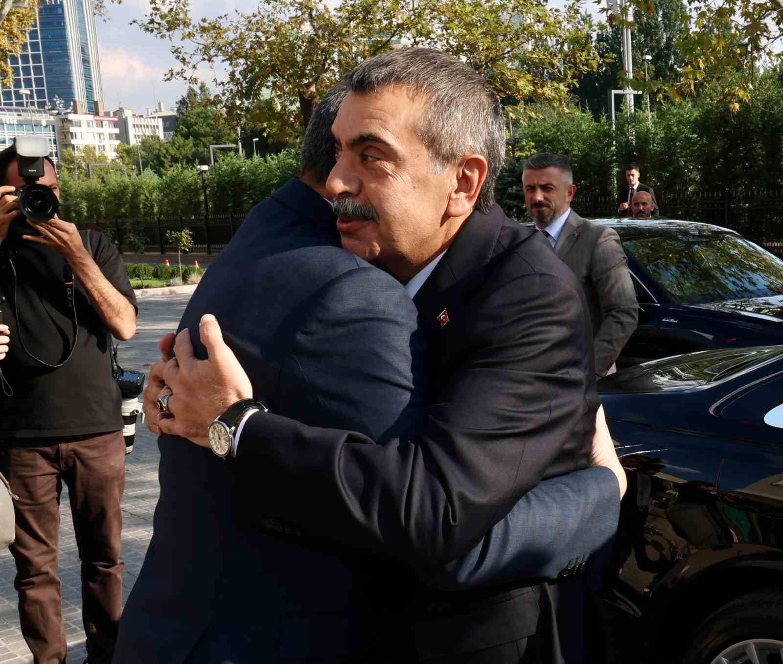 Bakan Çiftçi'den Okul Güvenliği Hamlesi: 31 Bin Bahçe Görevlisi İstihdam Edildi