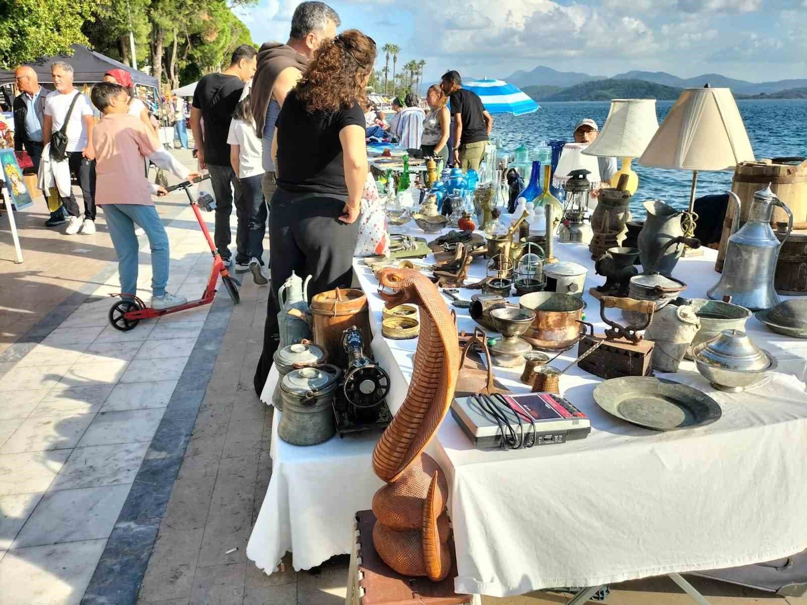 Köyceğiz’de Ekim ayının son Pazar günü ikinci el pazarı kuruldu