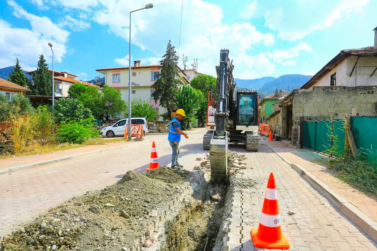 Honaz'da Asbestli Borular Yenileniyor: 13 Milyon TL'lik Altyapı Projesi Başladı