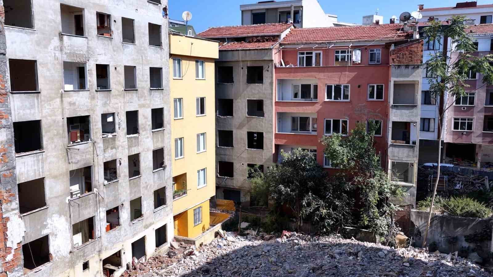 Zeytinburnu'nda Kentsel Dönüşüm Hız Kesmiyor: Bakan Kurum'dan Kampanya Görüntüleri