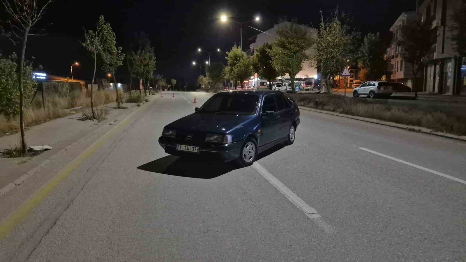 Polis Kontrolünde Durdurulan Sürücü, Arabasını Bırakıp Kaçtı