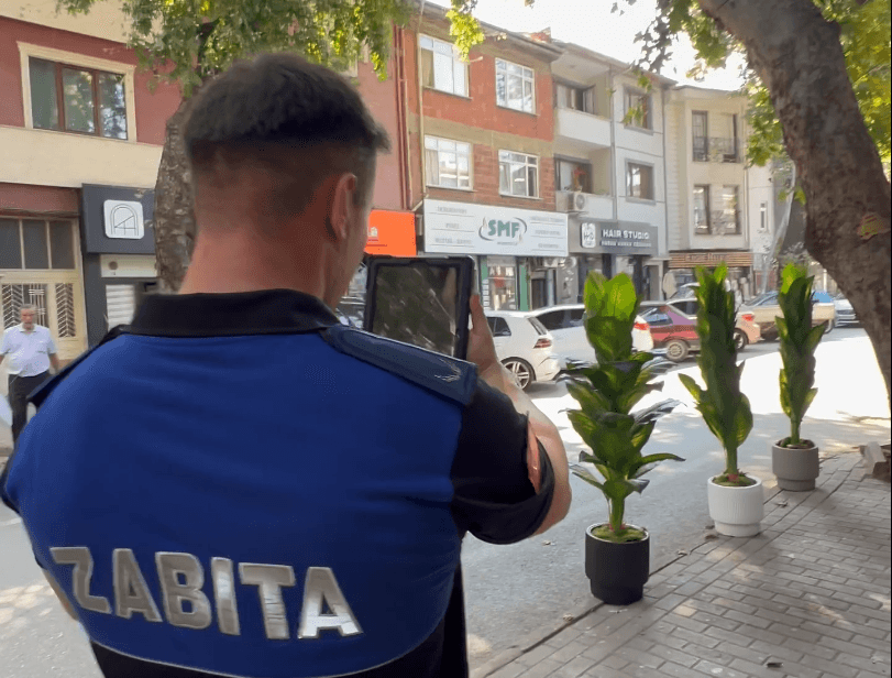 İnegöl'de Ana Arterlerde Kaldırım İşgali ve Çevre Temizliği Kontrolleri Yapıldı