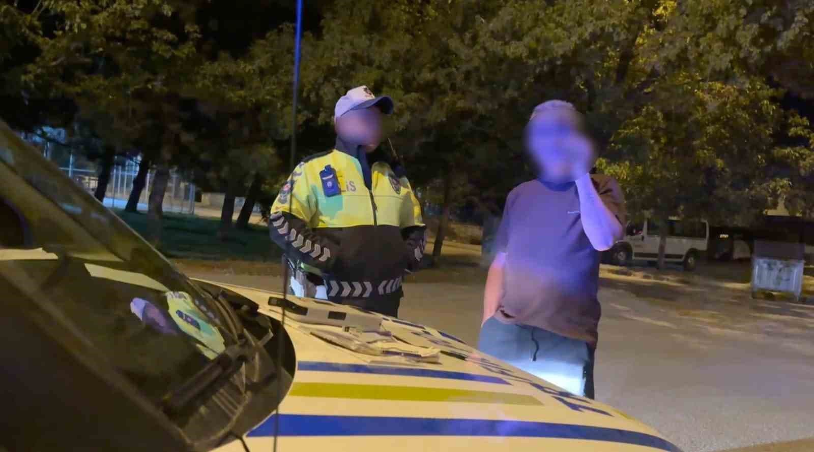 Alkollü Sürücünün Polis Aracında Karışıklığı