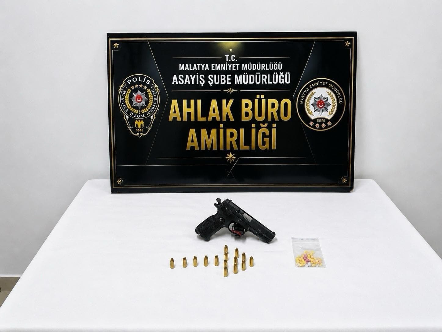 Malatya'da Eğlence Merkezlerine Yoğun Denetim: Silah ve Uyuşturucu Ele Geçirildi