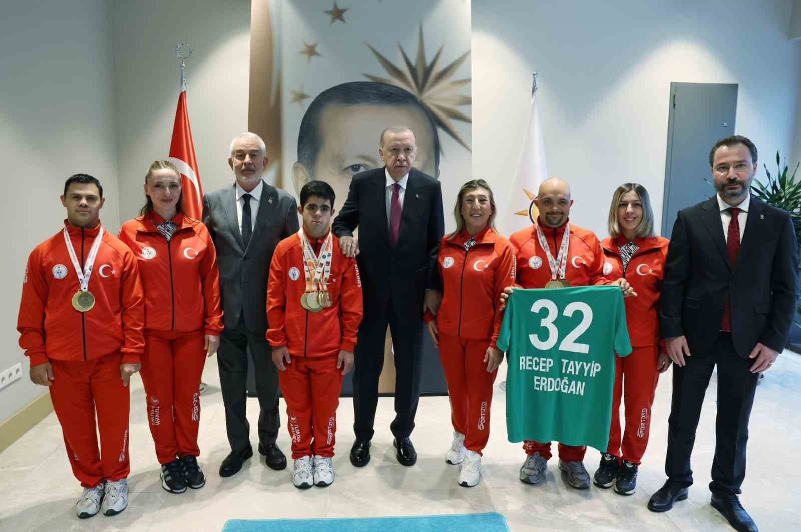 Cumhurbaşkanı Erdoğan, Türkiye Özel Sporcular Spor Federasyonu ile Görüşme Yaptı