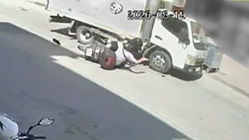 Kamyonet ve Motosiklet Çarpıştı: İnegöl'de İki Genç Yaralandı