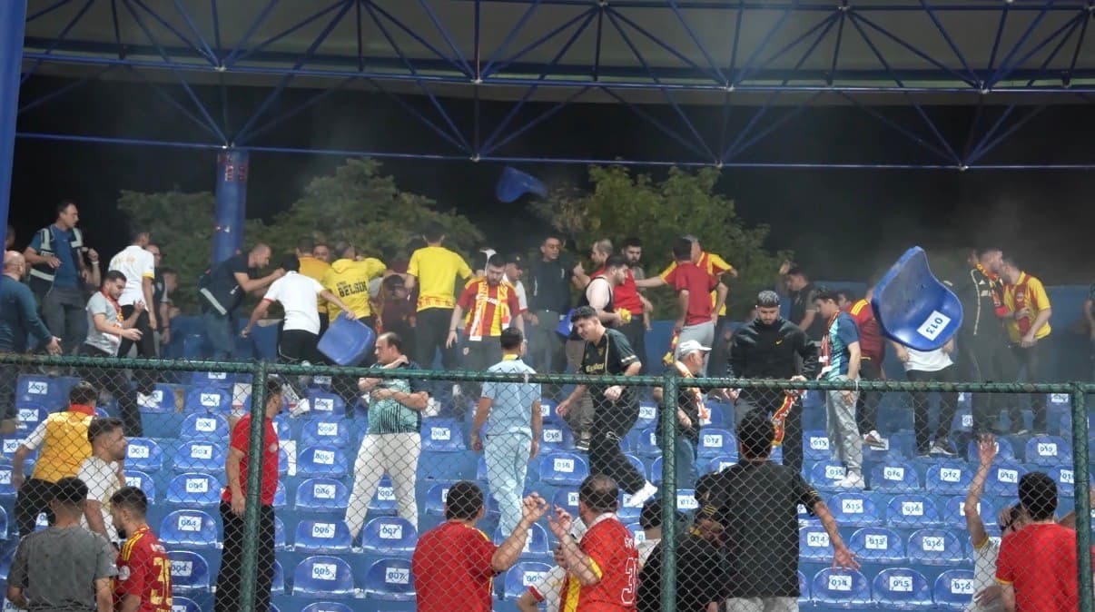 Kayserispor Taraftarları Tribün Koltuklarını Kırdı, Stadyumda Hasar Oluştu