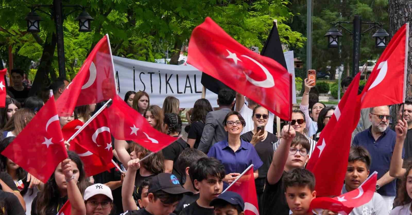 Menteşe Belediyesi, 30 Ağustos Öncesi Türk Bayrağı Kampanyasını Başlattı