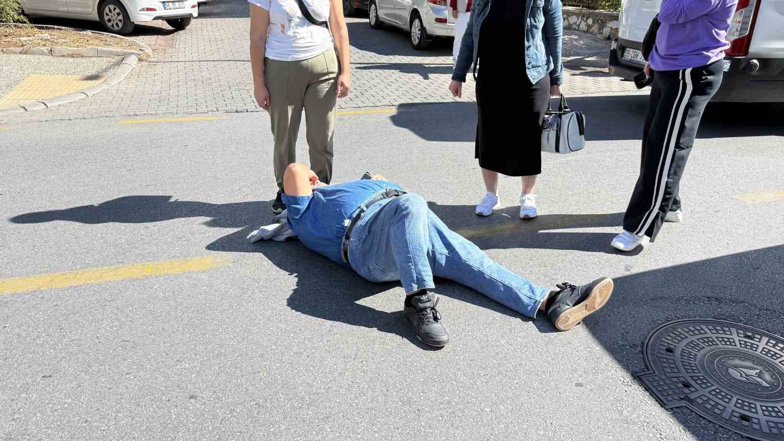 Muğla'da Ticari Araç Yaşlı Vatandaşa Çarptı: Yaralı Hastaneye Kaldırıldı