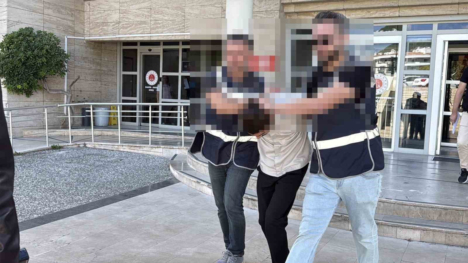 Menteşe'de Atatürk Büstünü Söken Şüpheli Tutuklandı