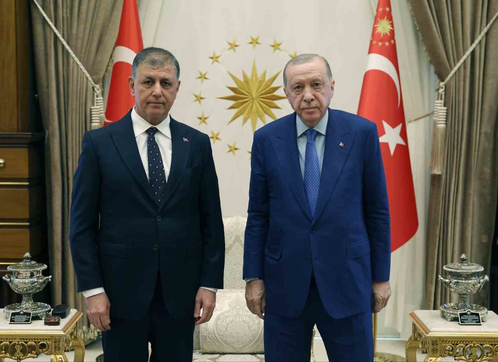 Cumhurbaşkanı Erdoğan, İzmir Büyükşehir Belediye Başkanı Cemil Tugay’ı Görüşmeye Çağırdı