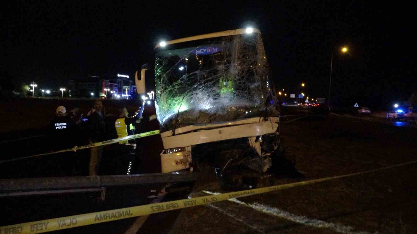 Malatya'da Otobüs ve Hafif Ticari Araç Çarpıştı: İki Kişi Yaşamını Yitirdi, Üçü Yaralandı