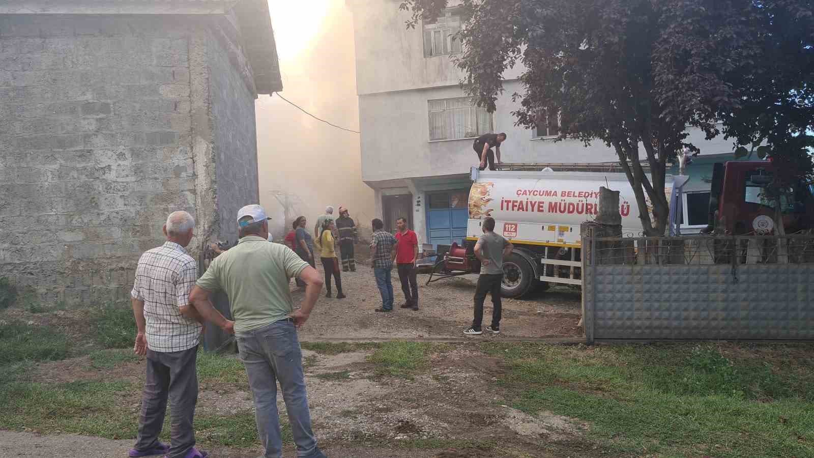 Çaycuma'da Odunluk Yangınına Jandarma Ekipleri İlk Müdahale Etti