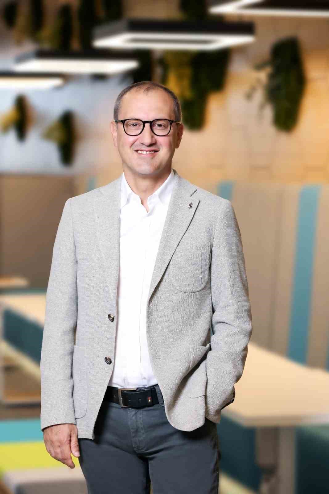 İş Bankası, Kredi Kartı Özelliklerini Etiket Olarak Sunuyor: MaxSticker Kart