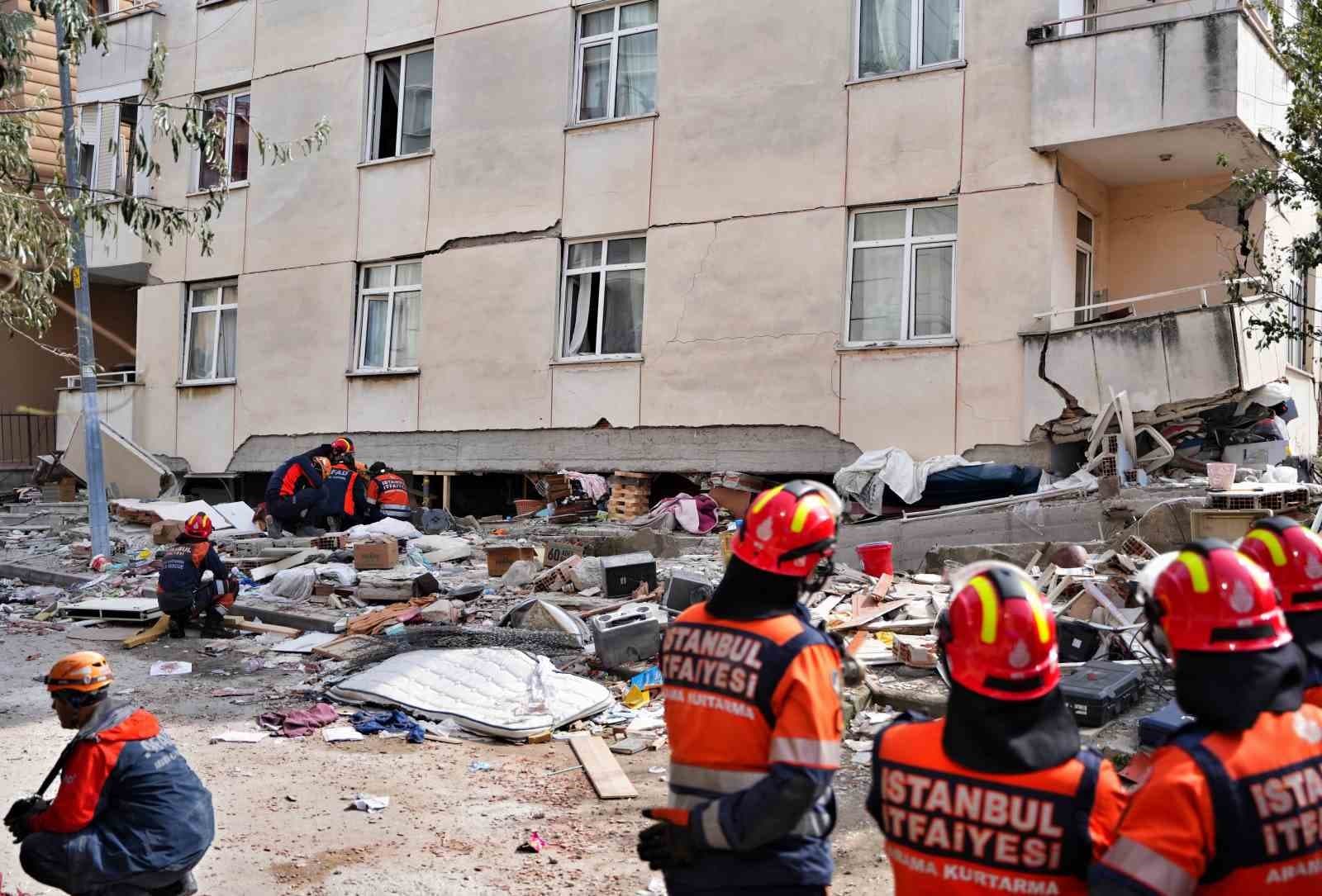 Maltepe'de Bina Çökmesi Sonucu Hayatını Kaybeden İki Kişinin Kimliği Açıklandı