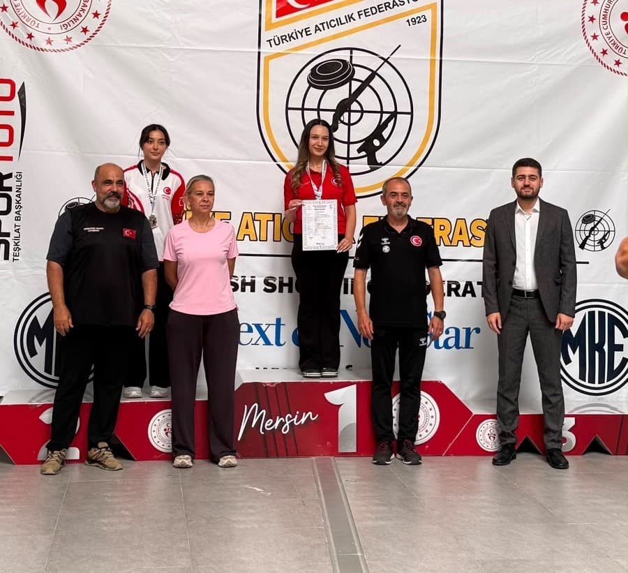 Manisalı Sporcu İrem Denktaş, Ateşli Silahlar Kupasında Türkiye Rekorunu Aştı