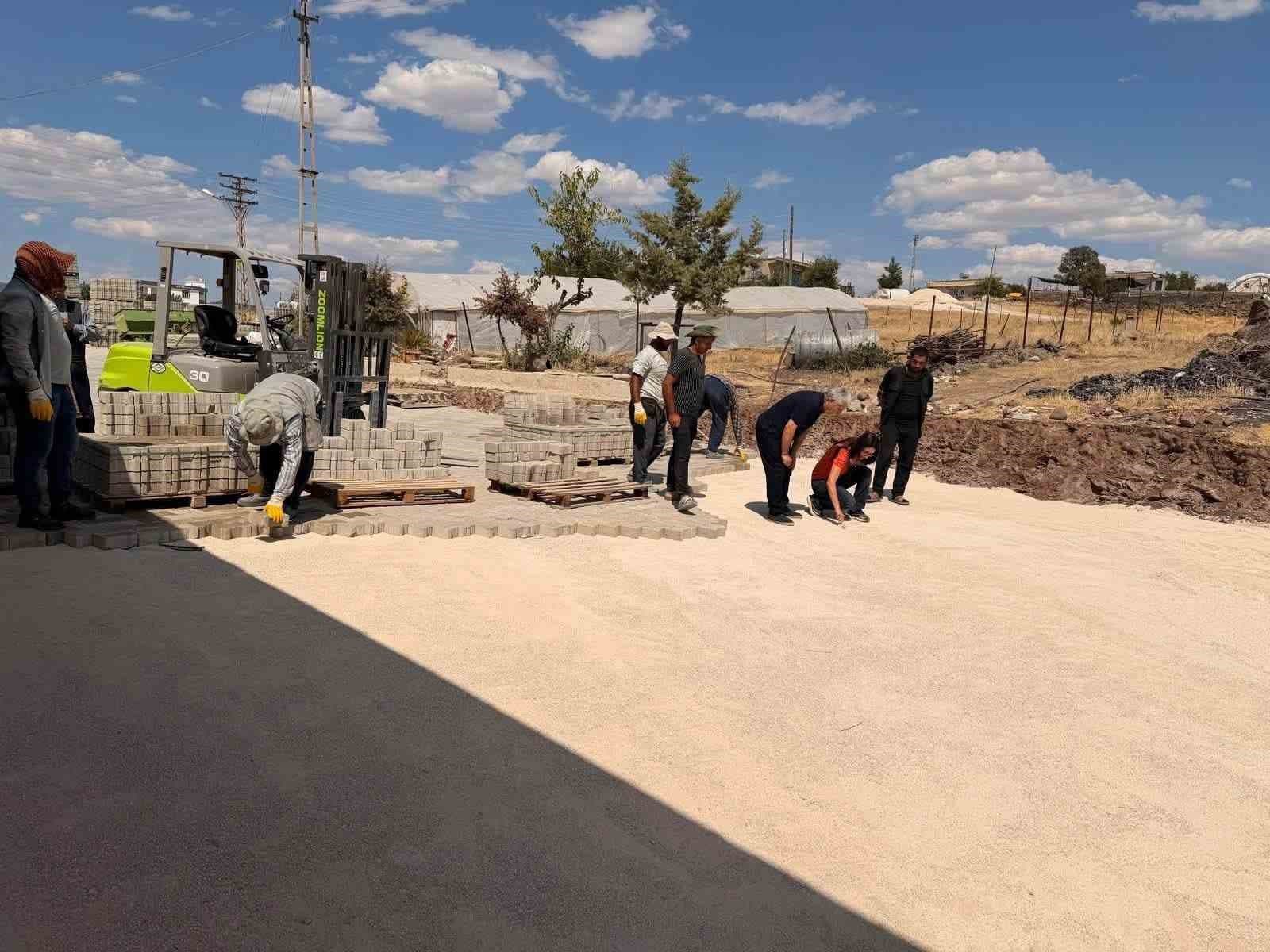 Çermik'te Mahalle Yolları Parke Taşları İle Dönüşüyor