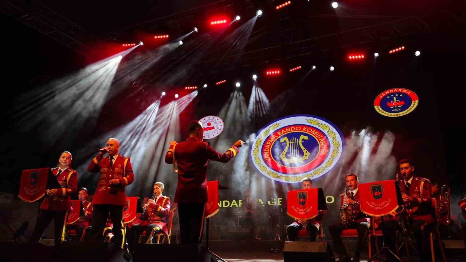 Kayseri'de Hafta Sonu Jandarma Bandosu ile Renkli Geçti