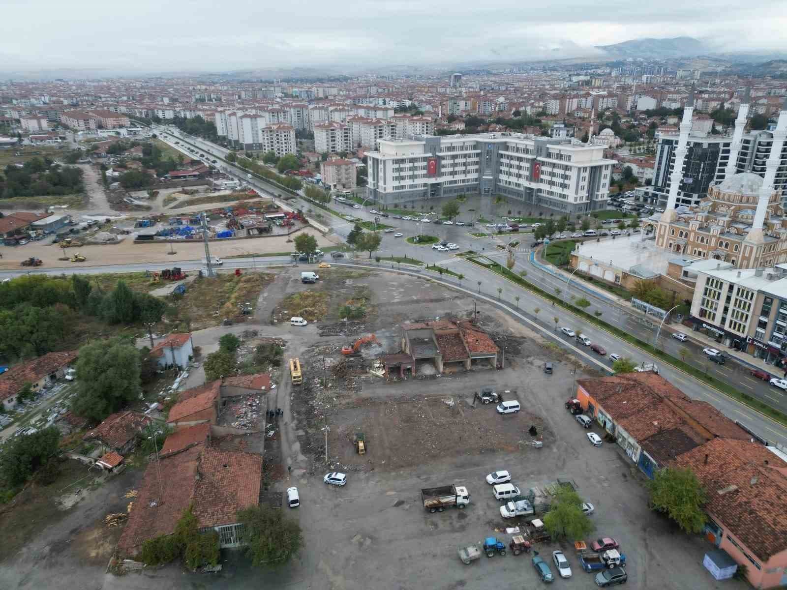Çorum'da Gençlere Yönelik 'Genç Park' Projesinde Yıkım Çalışmaları Devam Ediyor