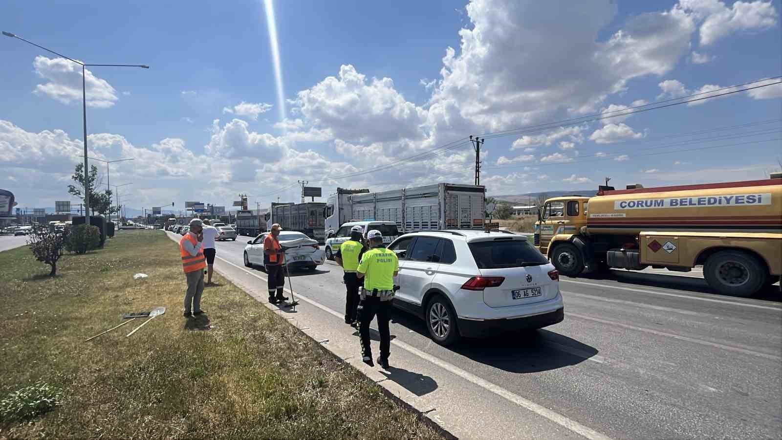 Çorum'da Trafik Kazası: Cip Otomobile Çarptı, Beş Kişi Yaralandı