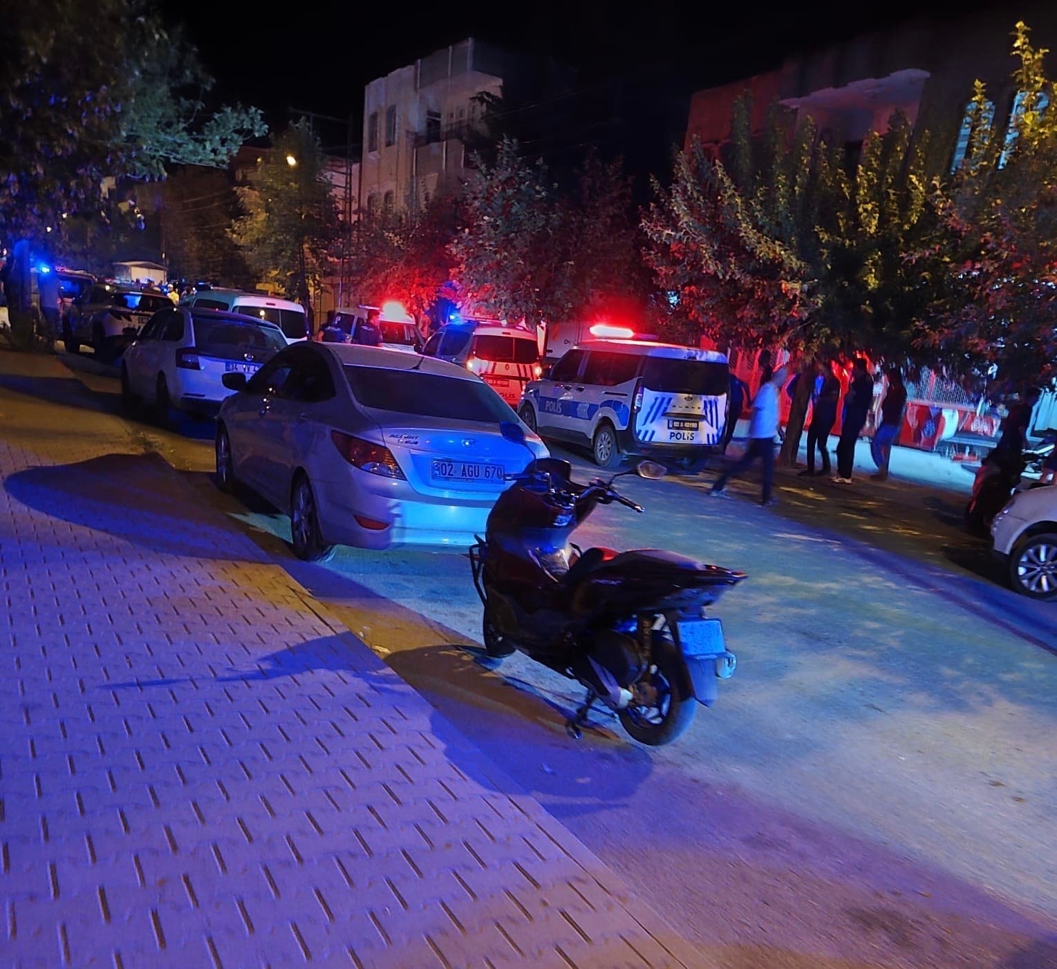 Adıyaman'da Akraba Çatışması: Polis ve Dört Kişi Yaralandı