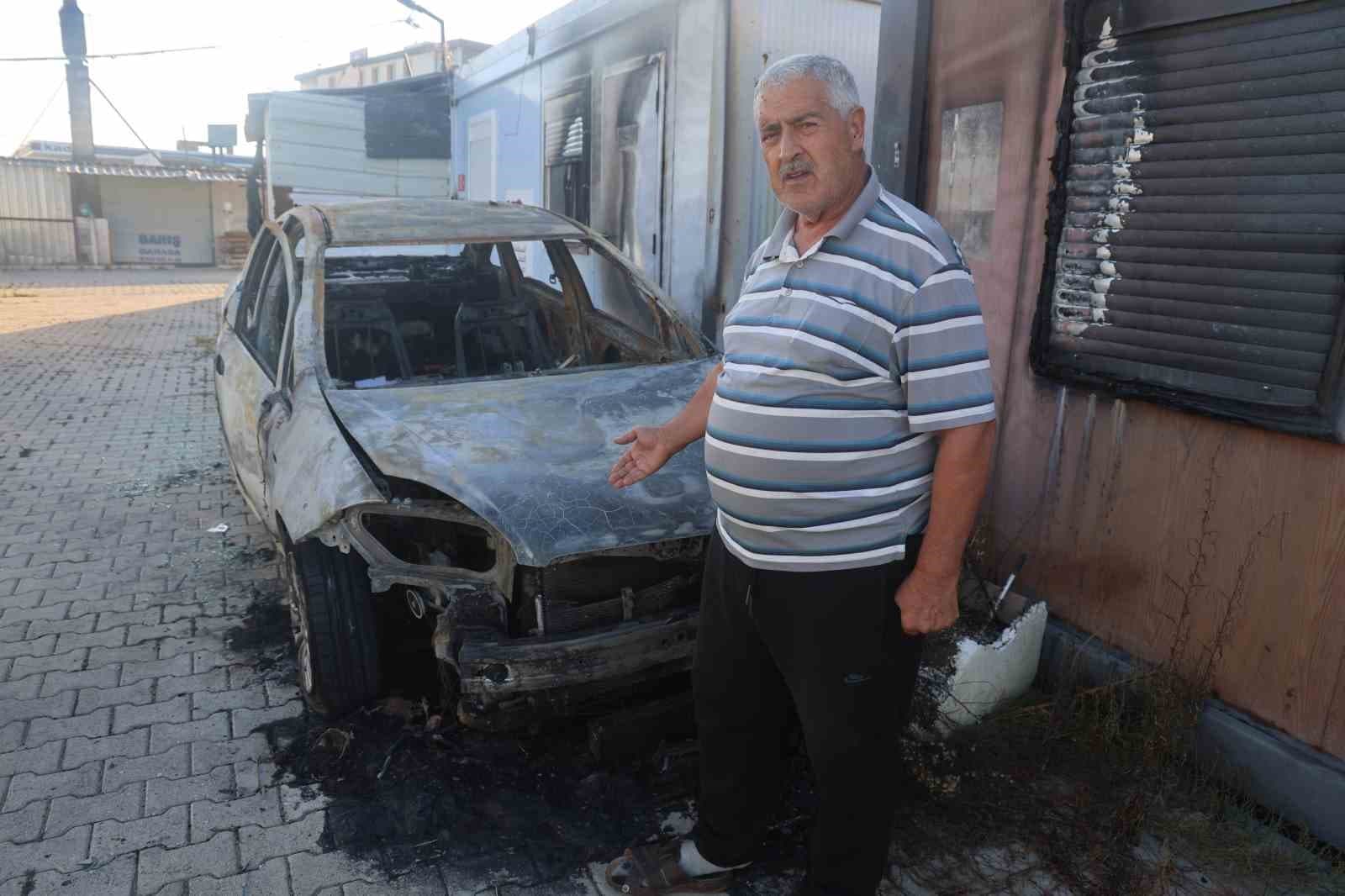 Depremzede Vatandaş, Otomobilinin Çalınmaya Çalışılırken Kendi Yaptığı Hata Nedeniyle Yandığını İddia Etti