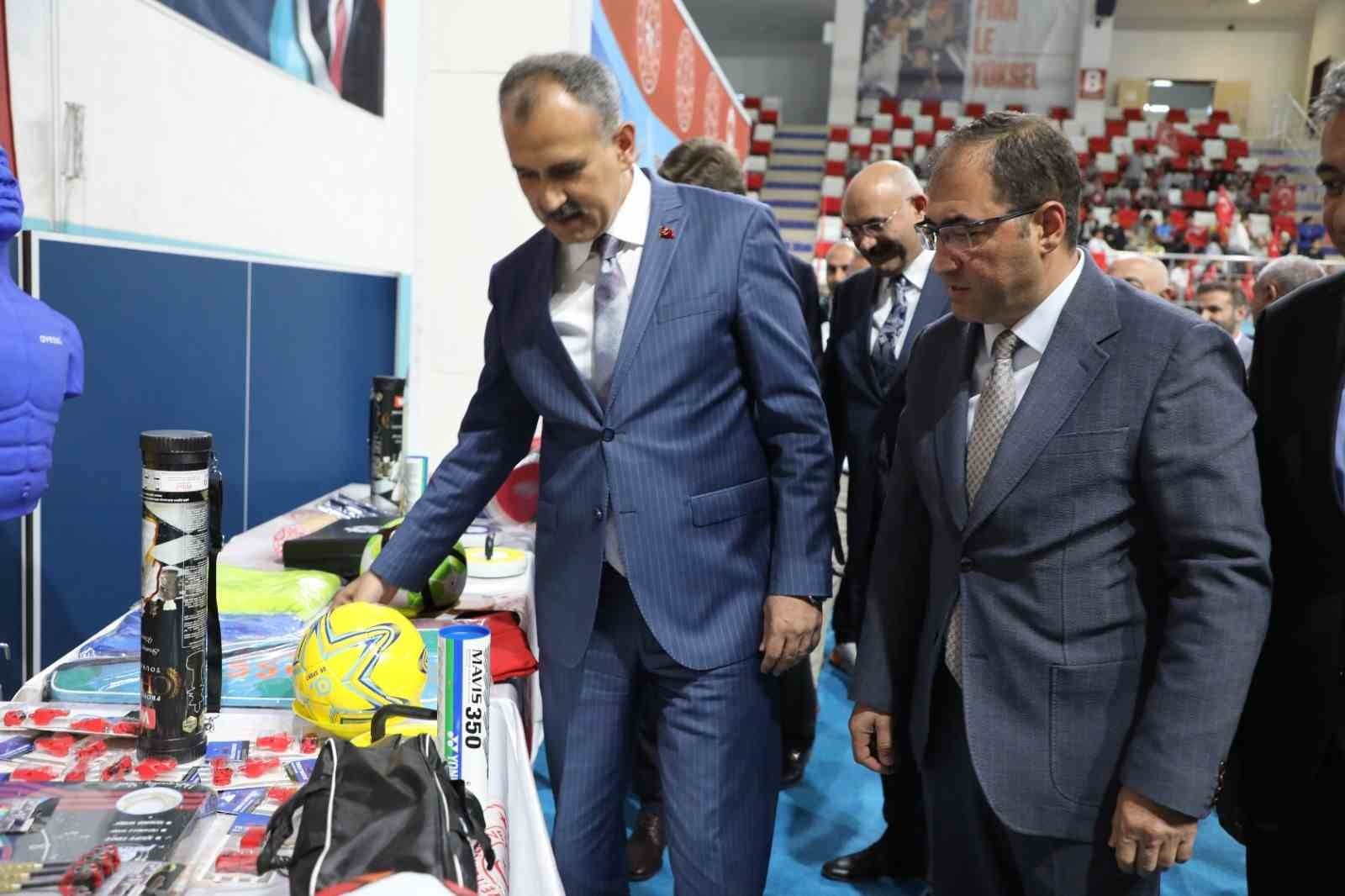 Ağrı'da Spor Altyapısı Güçlendirildi: 171 Okula 15 Milyon TL Değerinde Spor Malzemesi Ulaştırıldı