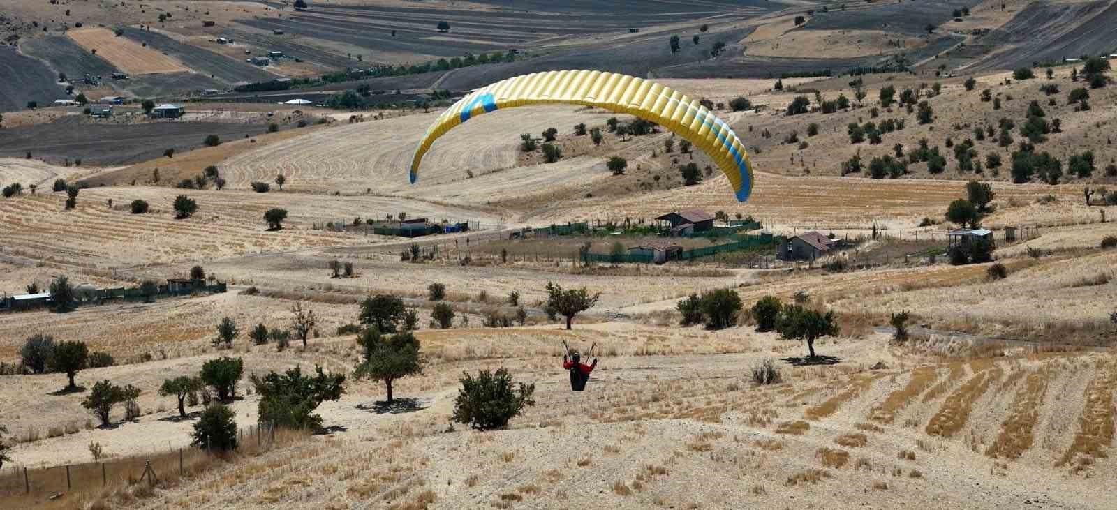 Türkiye'nin Zirvelerini Tırmanan Bekir Kutlar: Tırmanıştan Yamaç Paraşütüne Uzanan Yolculuk