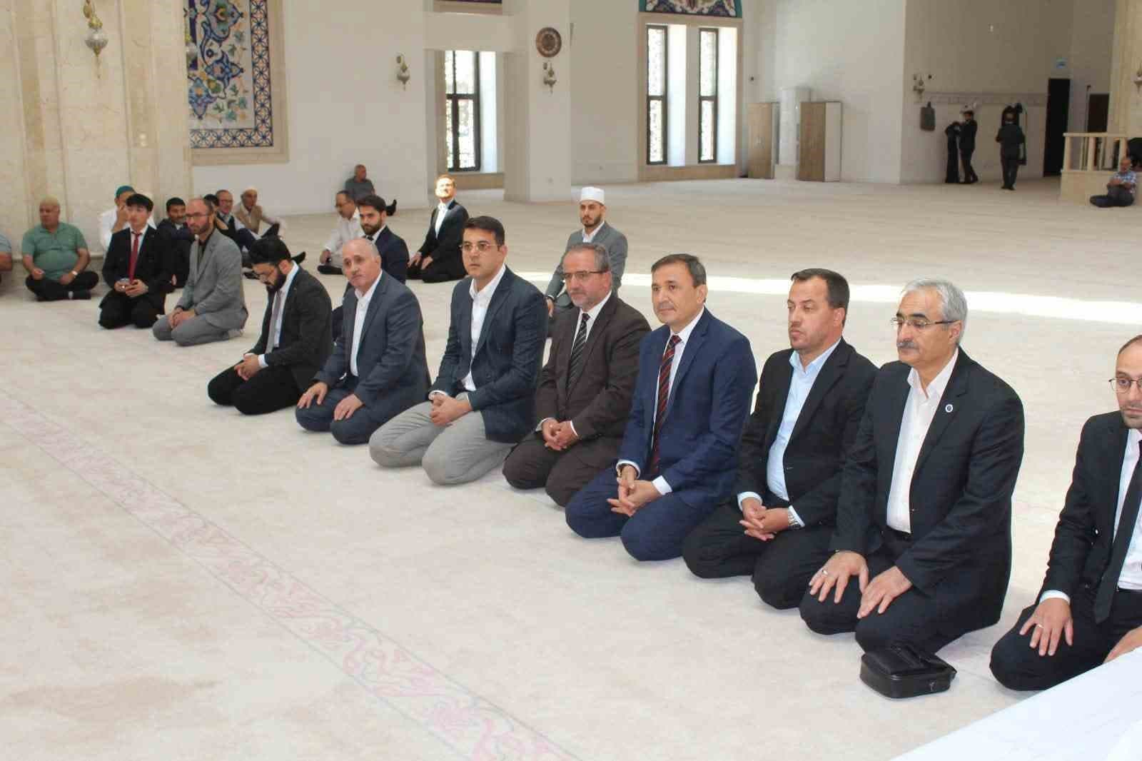 Kars'ta Etkili Hutbe Sunumu Yarışması Bölge Finali Sultan Alparslan Camii'nde Gerçekleşti