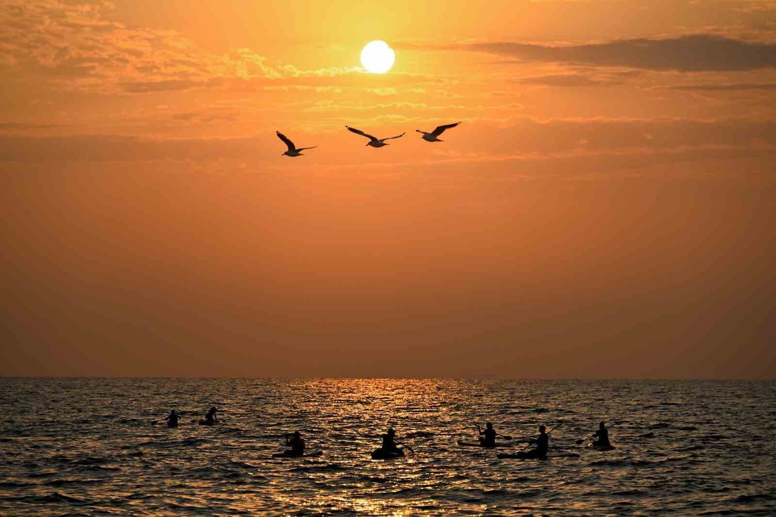 Mersin'de Ücretsiz Su Sporları Eğitimleri İle Deniz Faaliyetleri Artıyor