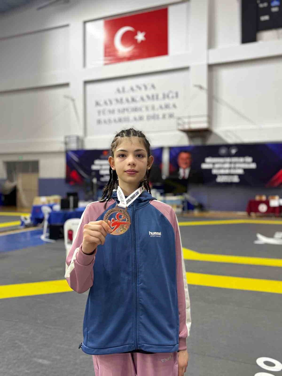 Bileciklı Taekwondo Sporcusu Elçin Berra Tuzsuz, Romanya'da Türkiye'yi Temsil Edecek