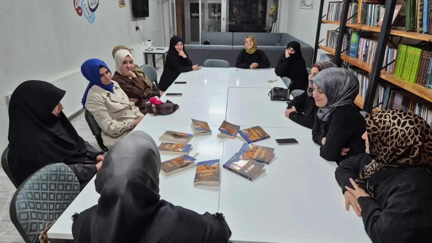 Bayburt'ta Kadınlar Kitap Tahliliyle Değerler Üzerine Tartışma Yaptı