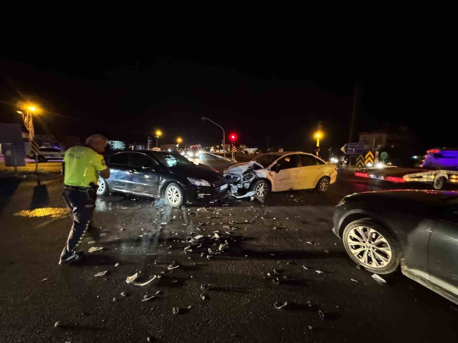 Milas’ta Trafik Kazasında Üç Araçta Maddi Hasar Tespit Edildi