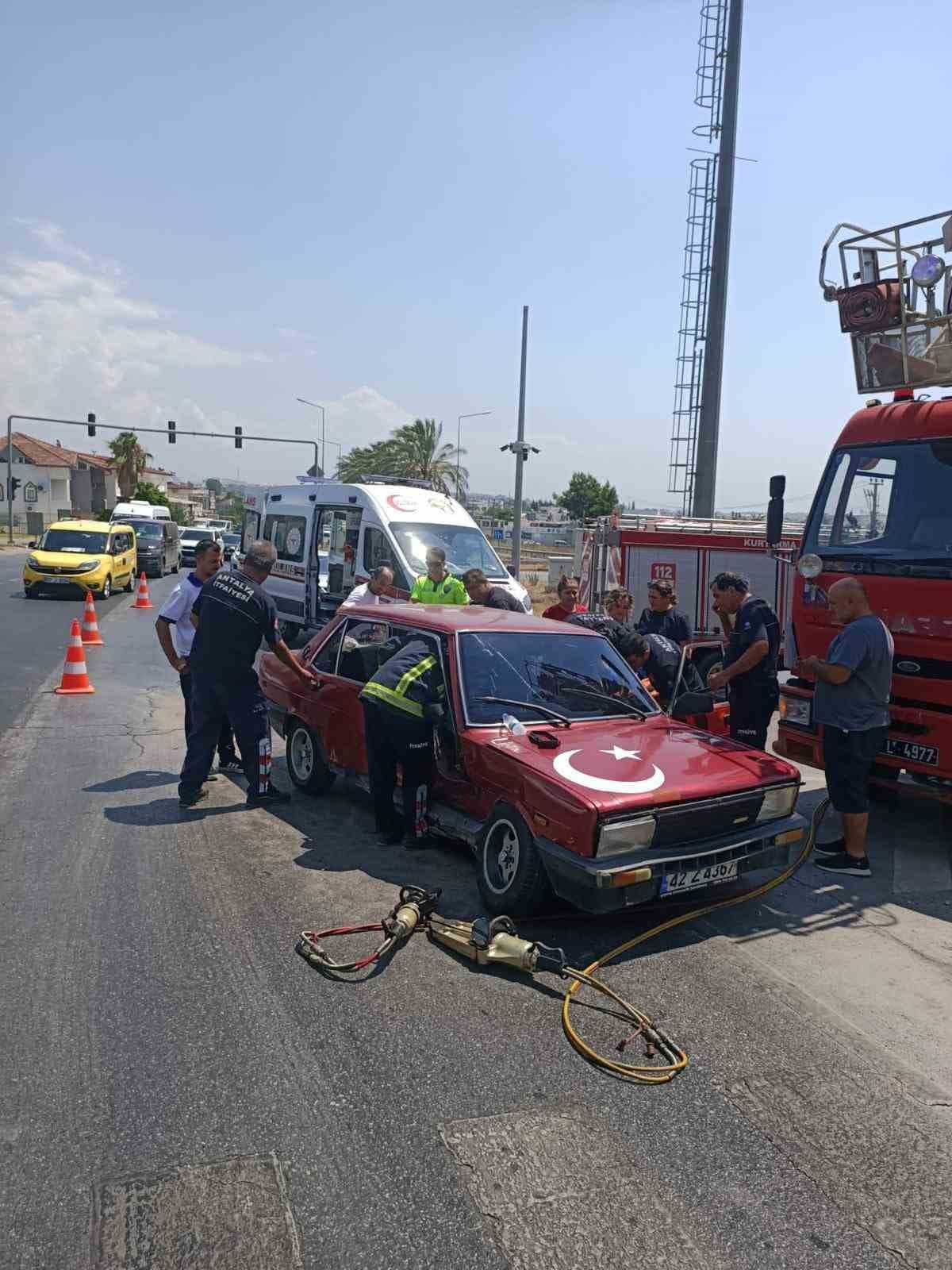 Manavgat'ta Otomobil Kazası: Bir Kişi Yaralandı