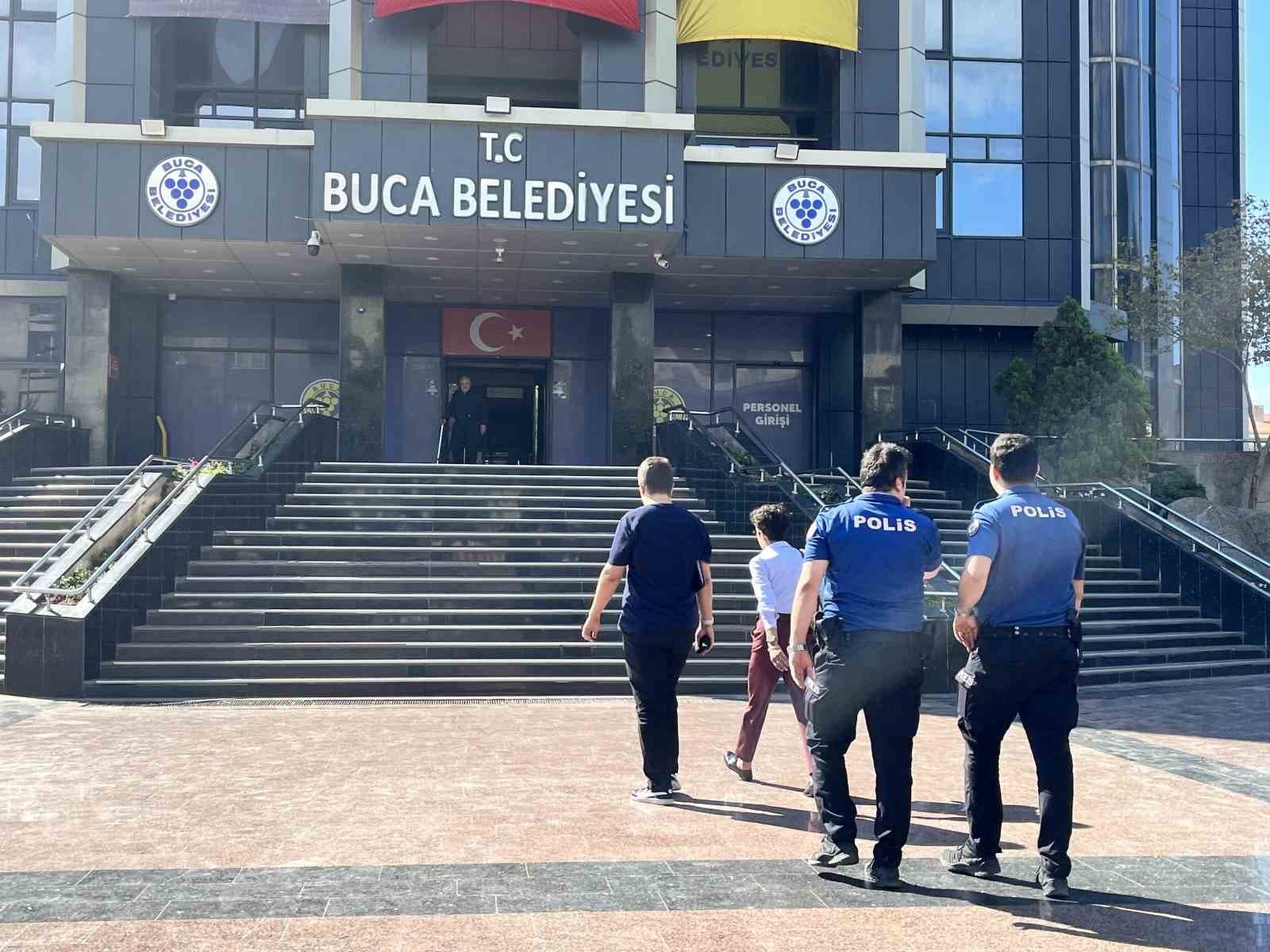 Buca Belediyesi'ne Haciz: İcra Ekipleri Bina İçinde
