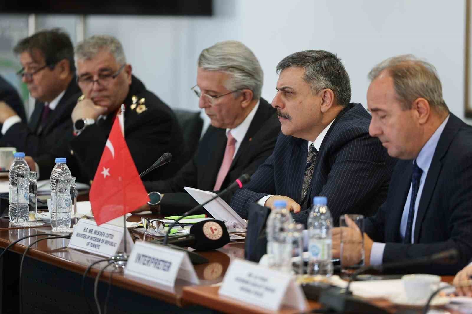 İçişleri Bakanı Çiftçi, Yunanistan'dan 60 Kişinin İadesini Hızlandırmasını Talep Etti