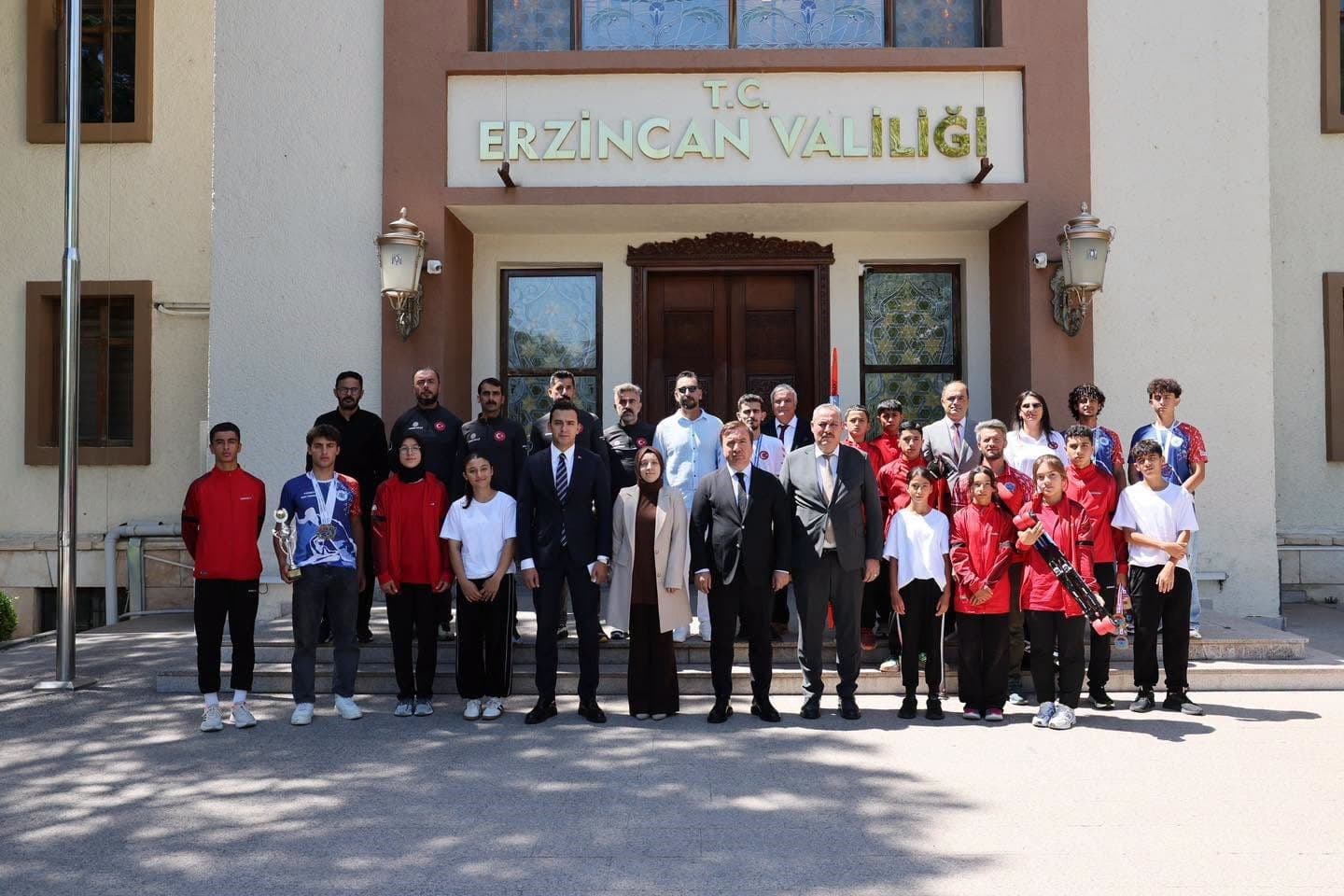 Erzincan Sporcularının Uluslararası Başarıları Vali Aydoğdu Tarafından Takdir Edildi